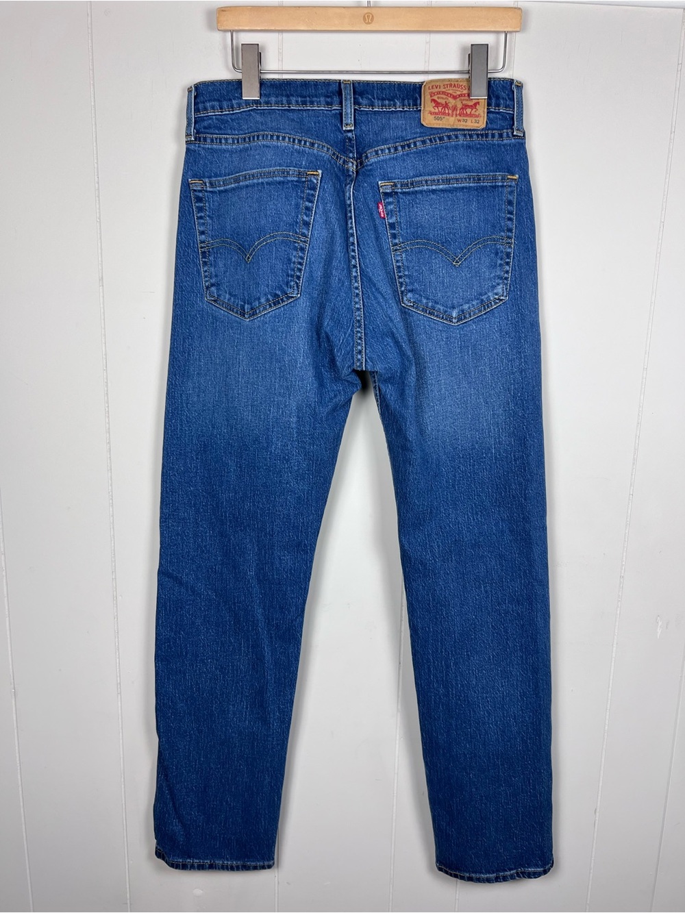 Levi’s Men’s Jeans 505 Classic Blue Straight Fit Size 32 Everyday Staple - Picture 3 of 12
